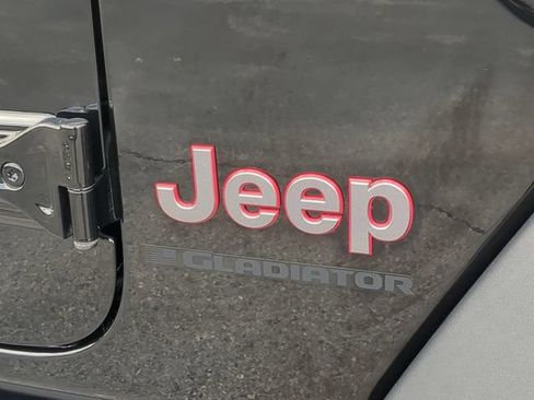 Used 2025 Jeep Gladiator Rubicon AWD/4WD image 13