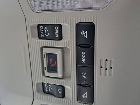 Used 2020 Toyota RAV4 XLE image 16