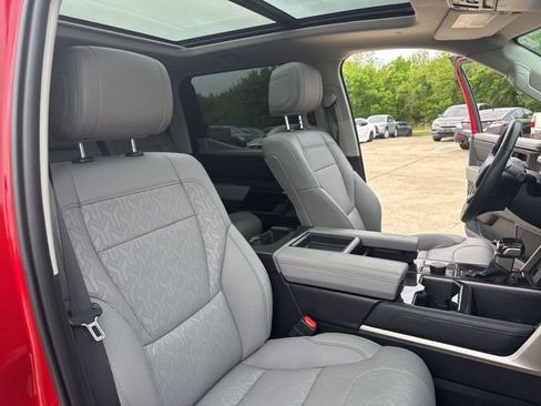 Used 2024 Toyota Tundra Limited AWD/4WD image 31