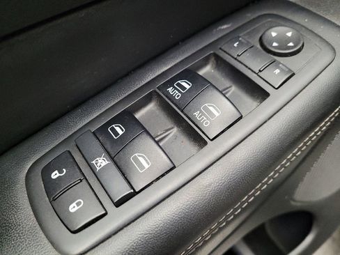 Used 2017 Jeep Grand Cherokee Limited image 27