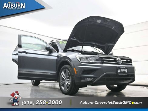Used 2020 Volkswagen Tiguan SEL AWD/4WD image 34