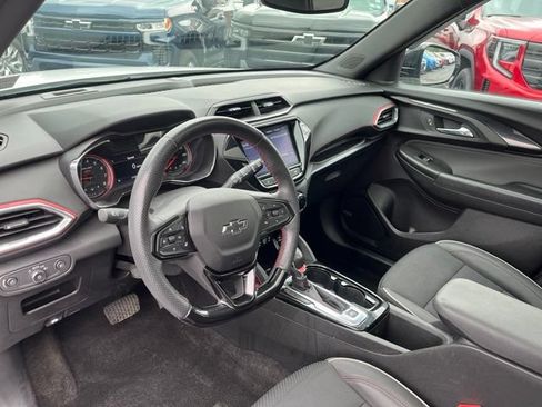 Used 2023 Chevrolet TrailBlazer RS w/ Sun and Liftgate Package FWD image 10