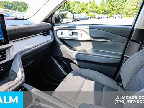 Used 2025 Ford Explorer Active RWD image 45