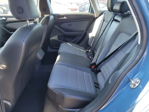 Used 2025 Volkswagen Jetta SE image 11