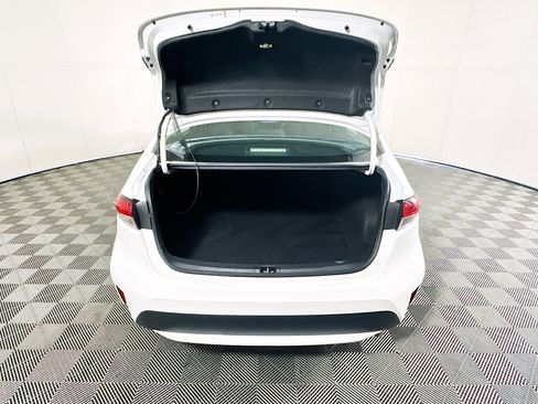 Used 2022 Toyota Corolla LE FWD image 30