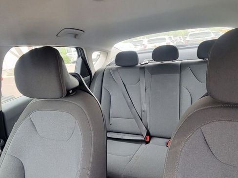 Used 2025 Kia K4 LXS image 12