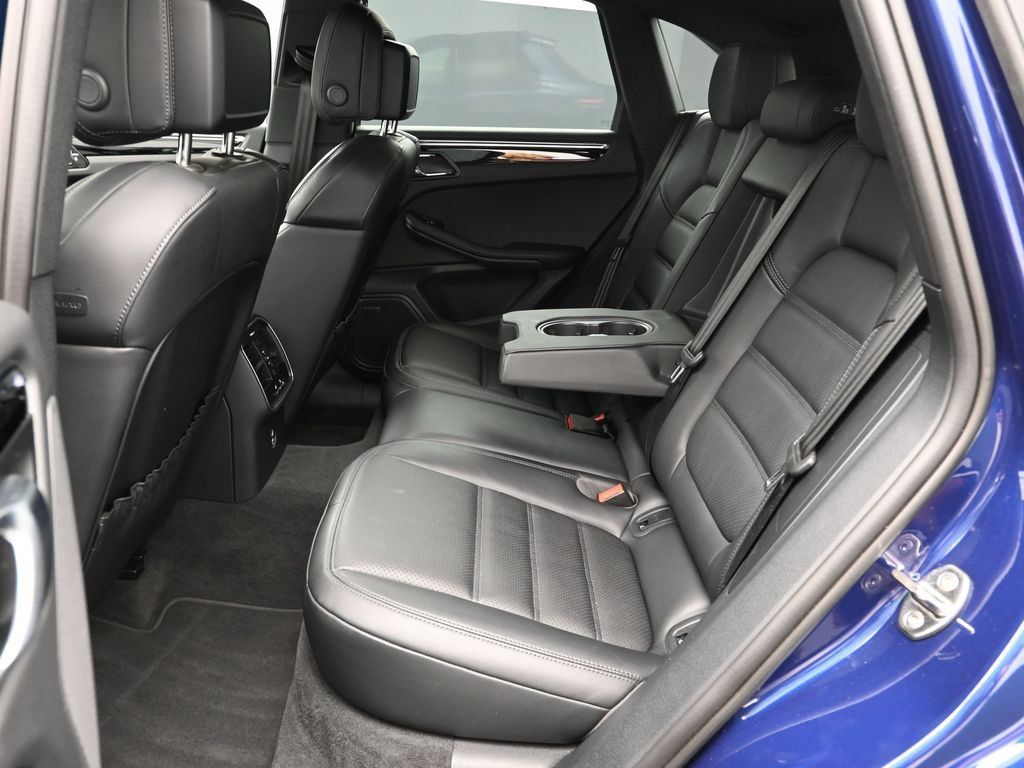 Certified 2026 Porsche Macan AWD/4WD image 17