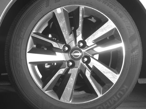 Used 2025 Nissan Versa SV FWD image 12
