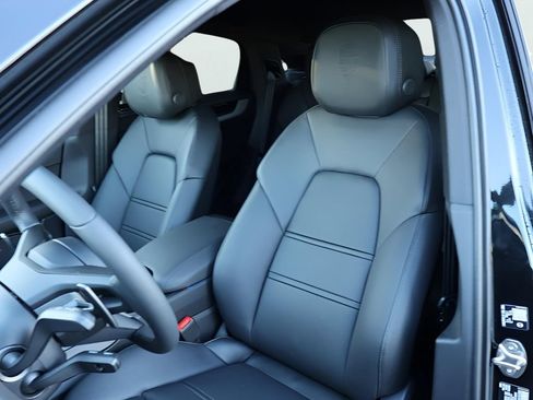 Certified 2026 Porsche Cayenne E-Hybrid Coupe AWD/4WD image 13