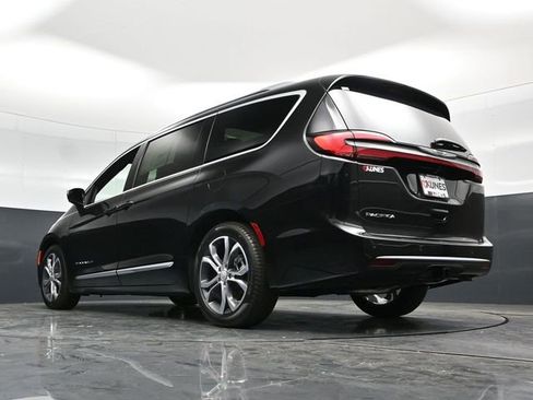 New 2026 Chrysler Pacifica Pinnacle w/ Trailer Tow Group FWD image 65
