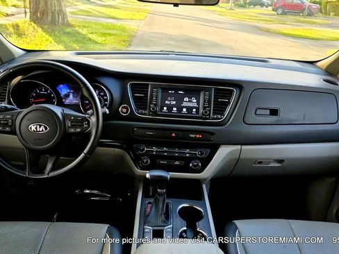 Used 2021 Kia Sedona EX image 31