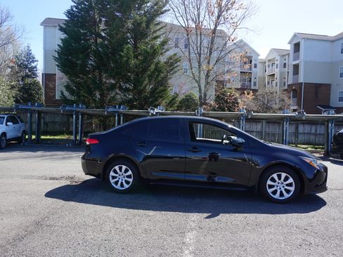 Used 2023 Toyota Corolla LE image 3