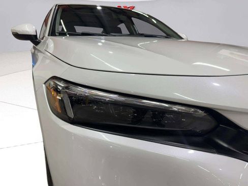 Used 2023 Honda Civic Touring image 9