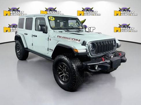 Used 2024 Jeep Wrangler Unlimited Rubicon AWD/4WD image 3