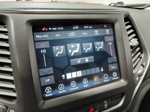 Used 2021 Jeep Cherokee Trailhawk image 37