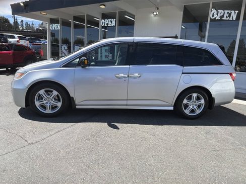 Used 2013 Honda Odyssey Touring image 3