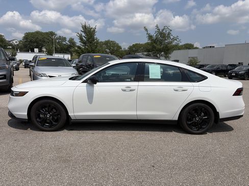 Certified 2025 Honda Accord SE image 8