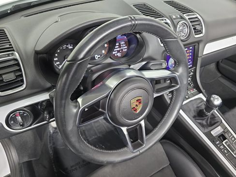 Used 2016 Porsche Boxster Spyder RWD image 4