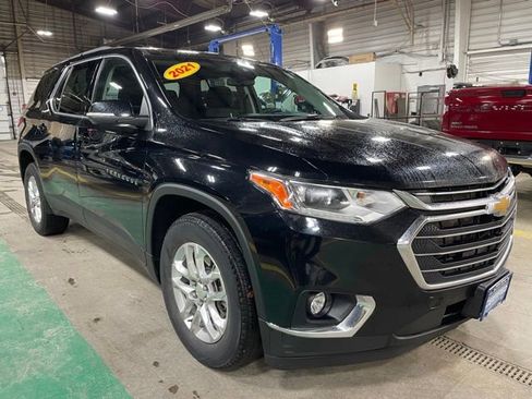 Certified 2021 Chevrolet Traverse LT image 1