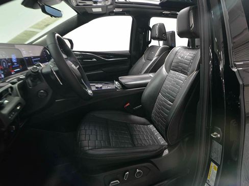 Used 2024 Cadillac Escalade ESV V w/ LPO, ONYX Package AWD/4WD image 8
