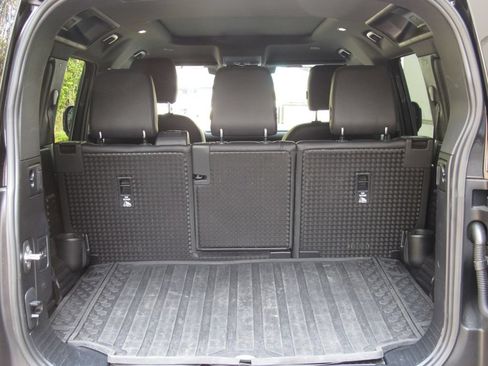 Used 2023 Land Rover Defender 110 X-Dynamic SE AWD/4WD image 24
