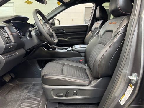 Used 2025 Nissan Pathfinder Rock Creek AWD/4WD image 11