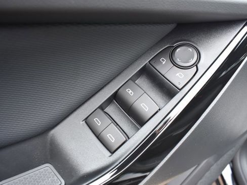 New 2026 Chevrolet Equinox LT image 12