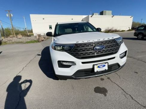 Used 2021 Ford Explorer XLT w/ Equipment Group 202A AWD/4WD image 3