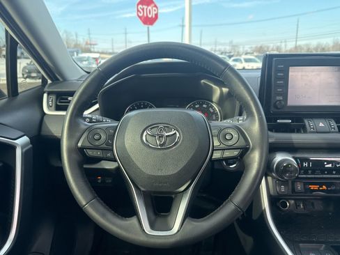 Used 2019 Toyota RAV4 XLE Premium image 17