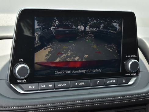 Used 2025 Nissan Rogue S FWD image 28