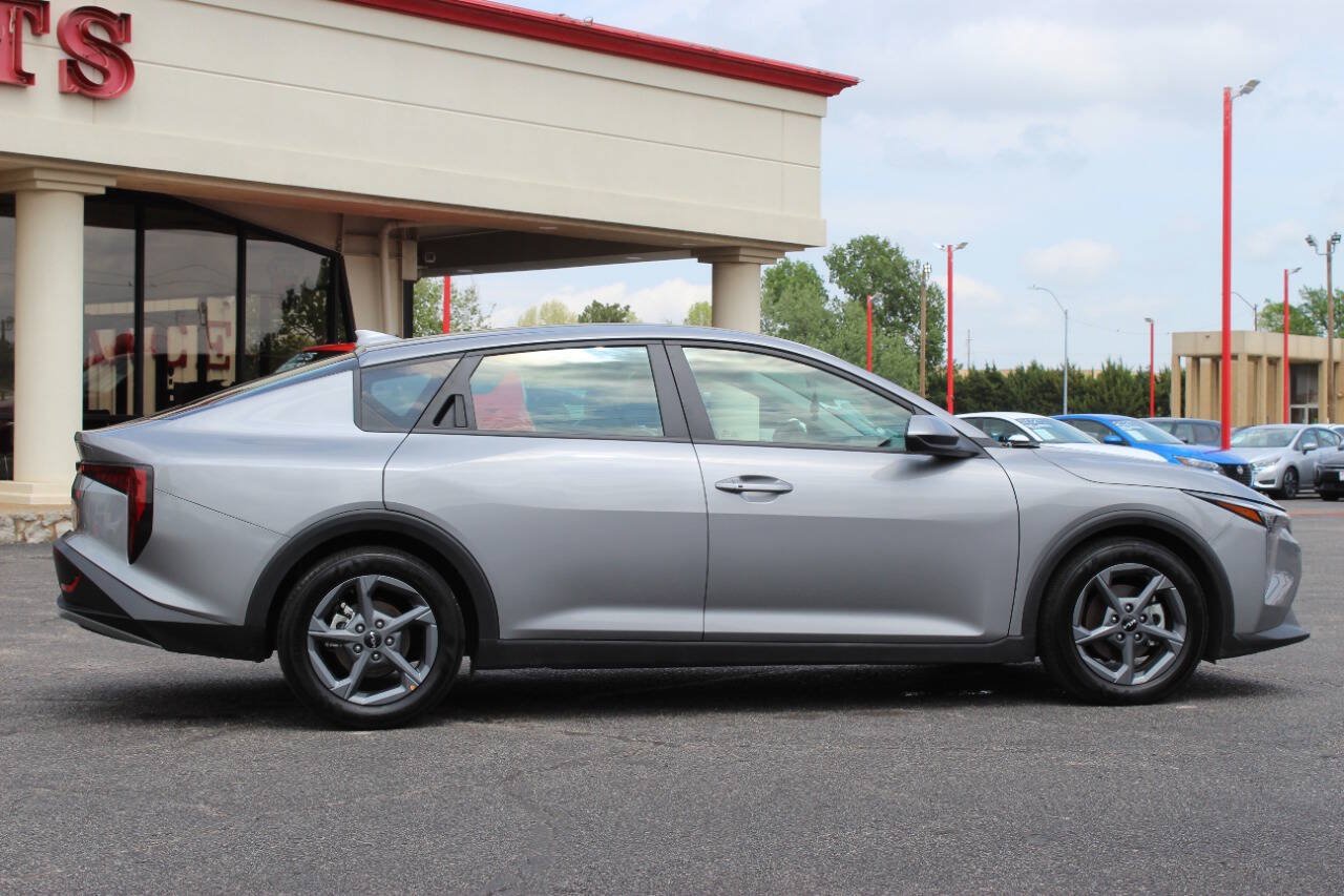 Used 2025 Kia K4 FWD image 3