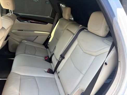 Used 2019 Cadillac XT5 Luxury w/ LPO, Radiant Package FWD image 12