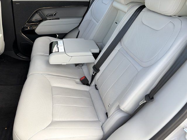 Used 2025 Land Rover Range Rover Sport SE AWD/4WD image 25