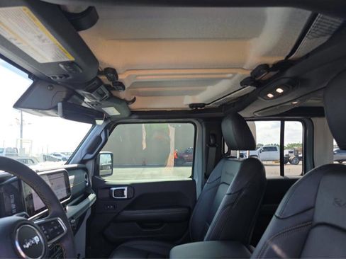 Used 2024 Jeep Wrangler Unlimited Sahara w/ Technology Group AWD/4WD image 20