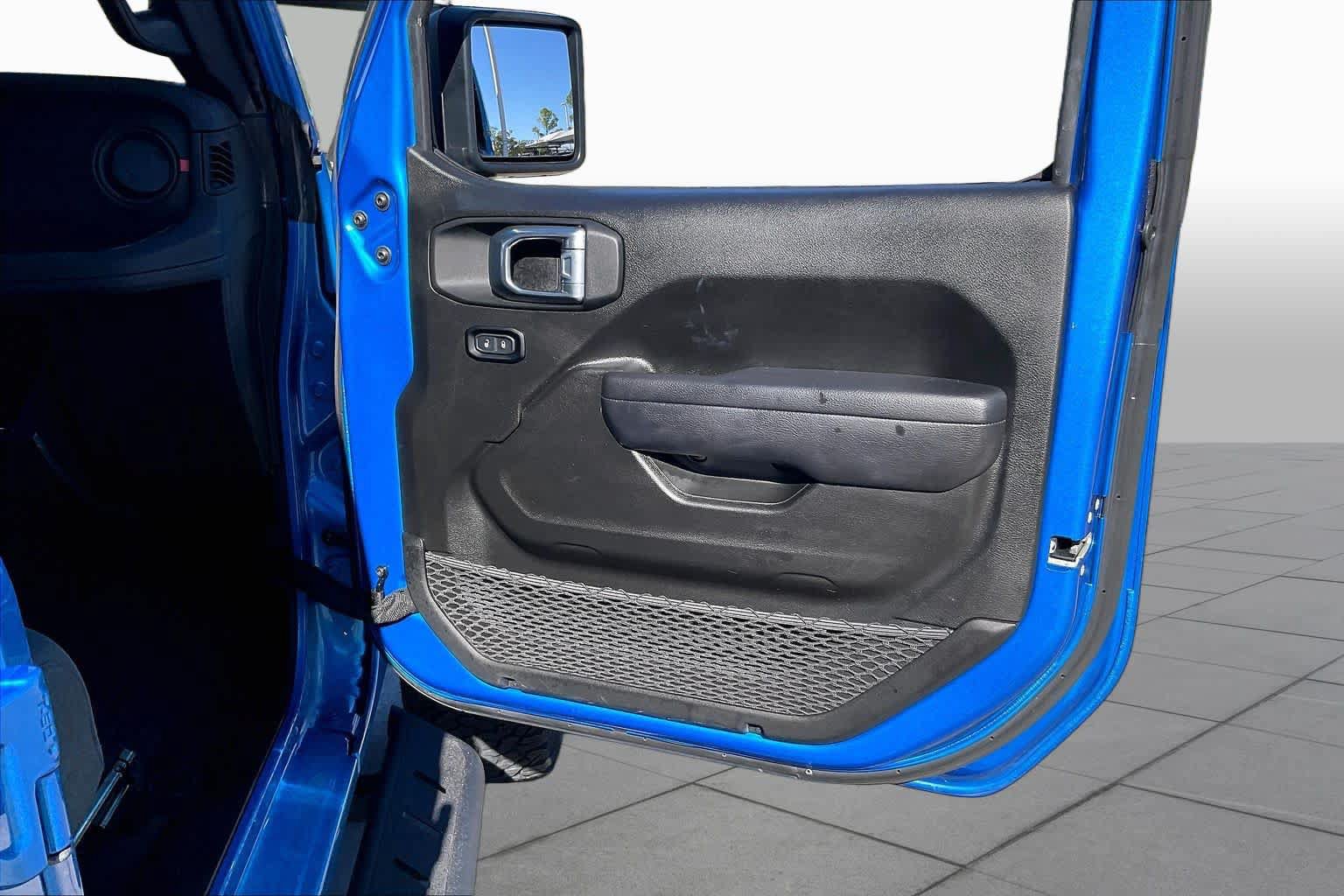 Used 2024 Jeep Wrangler Unlimited Rubicon w/ XTREMEE 35" Tire Package AWD/4WD image 21