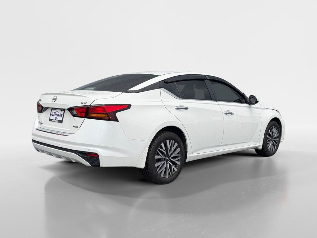 Used 2023 Nissan Altima 2.5 SV AWD/4WD image 5