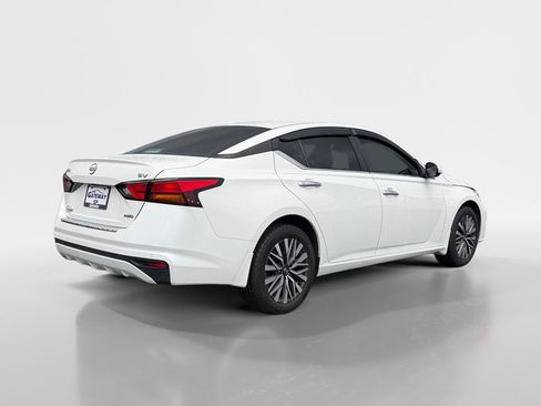 Used 2023 Nissan Altima 2.5 SV AWD/4WD image 5
