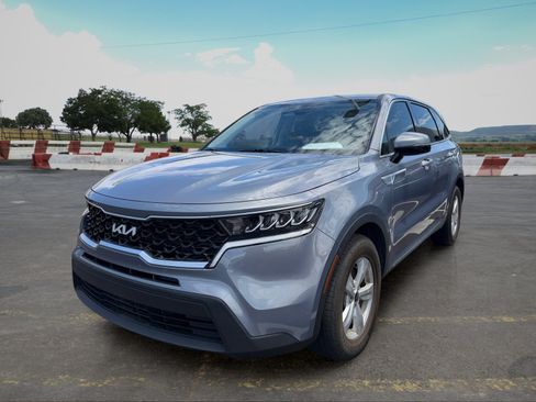 Certified 2023 Kia Sorento LX FWD image 5