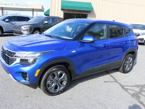 Used 2024 Kia Seltos LX image 1