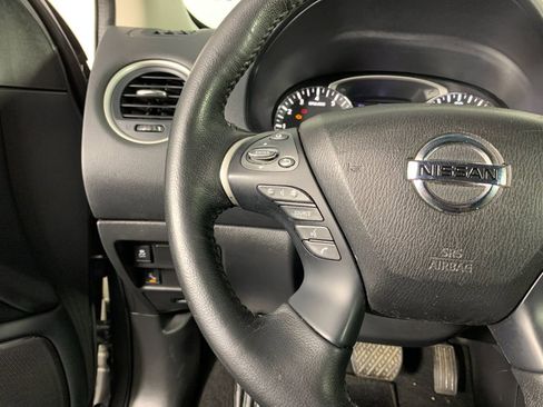 Used 2020 Nissan Pathfinder SV FWD image 19