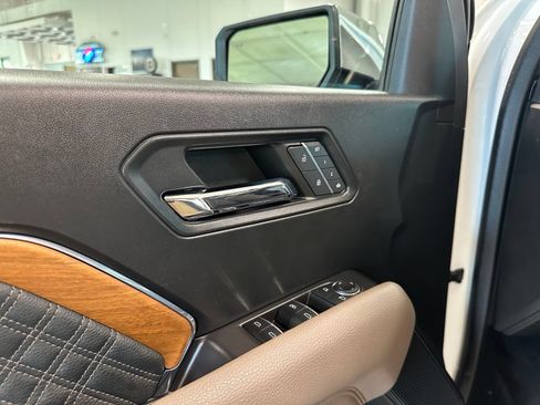 Used 2024 GMC Canyon Denali AWD/4WD image 12