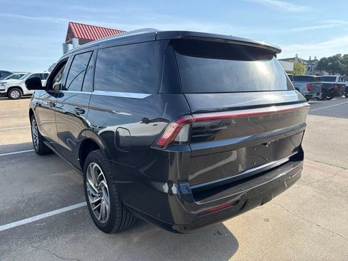 Used 2025 Lincoln Navigator Reserve AWD/4WD image 7