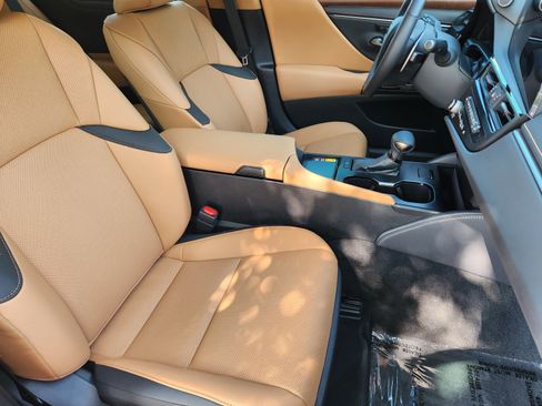Used 2024 Lexus ES 350 w/ Premium Package FWD image 6