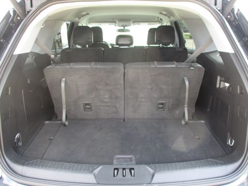 Used 2024 Ford Explorer XLT w/ Equipment Group 202A AWD/4WD image 40