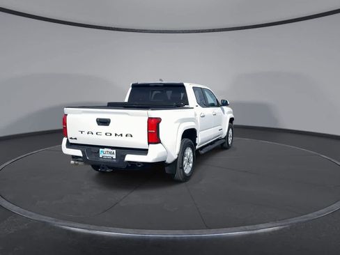 Certified 2024 Toyota Tacoma SR5 AWD/4WD image 9