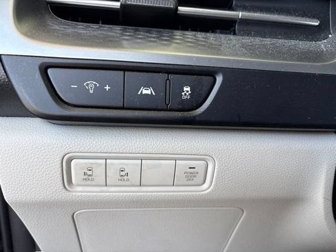 Certified 2024 Kia Carnival LX FWD image 22