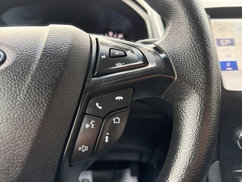 Used 2020 Ford Edge SE image 21