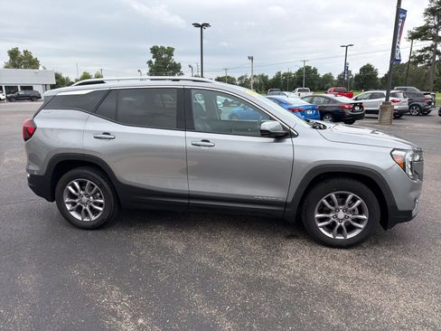 Used 2023 GMC Terrain SLT w/ Tech Package AWD/4WD image 5
