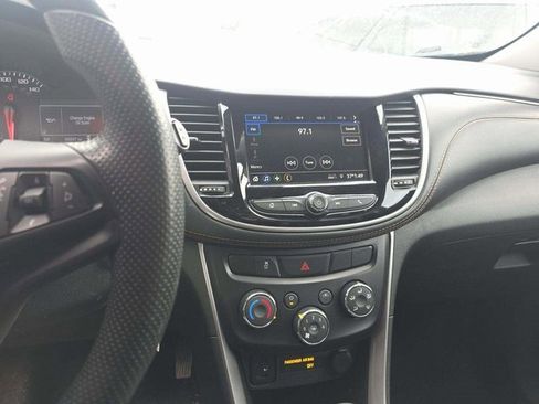 Used 2021 Chevrolet Trax LT image 6