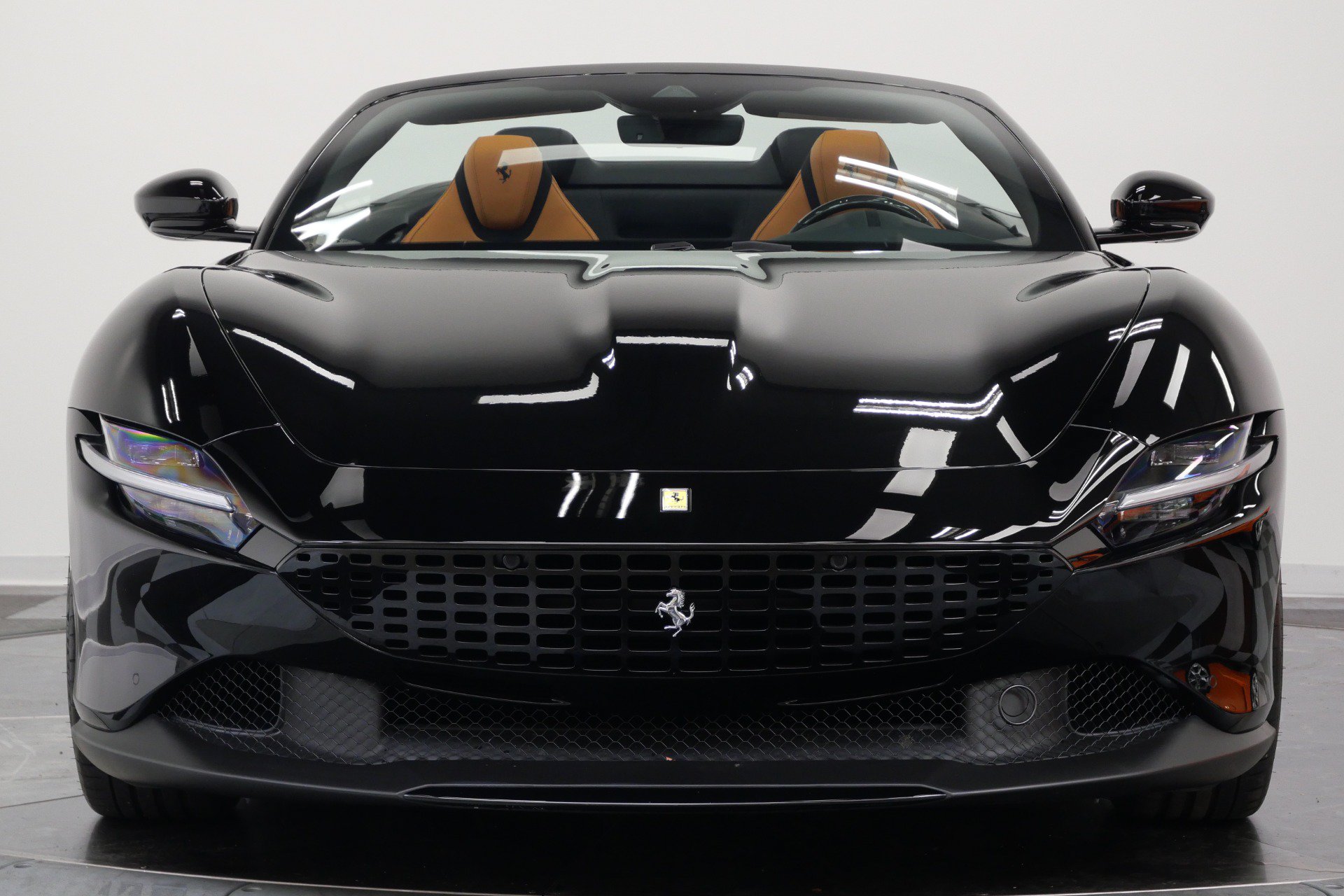 Used 2025 Ferrari Roma Spider RWD image 4